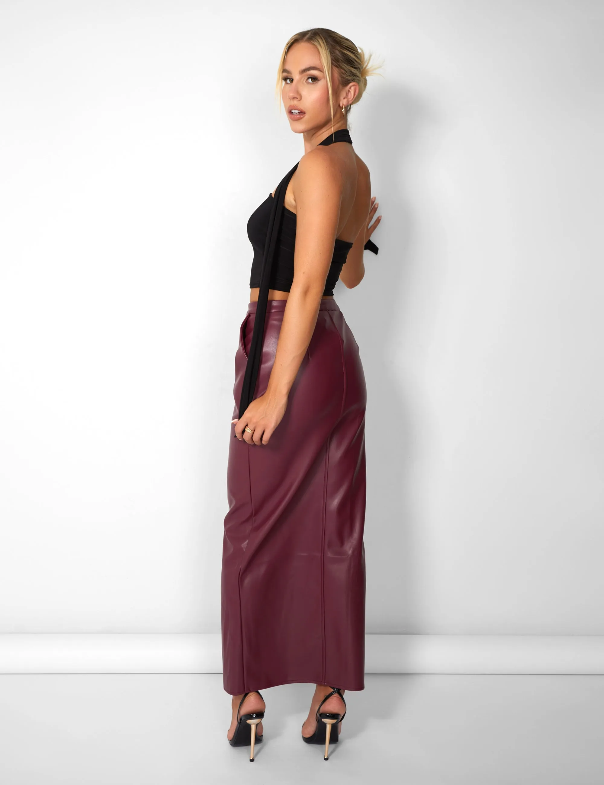 Kaiia Leather Look Maxi Skirt in Burgundy