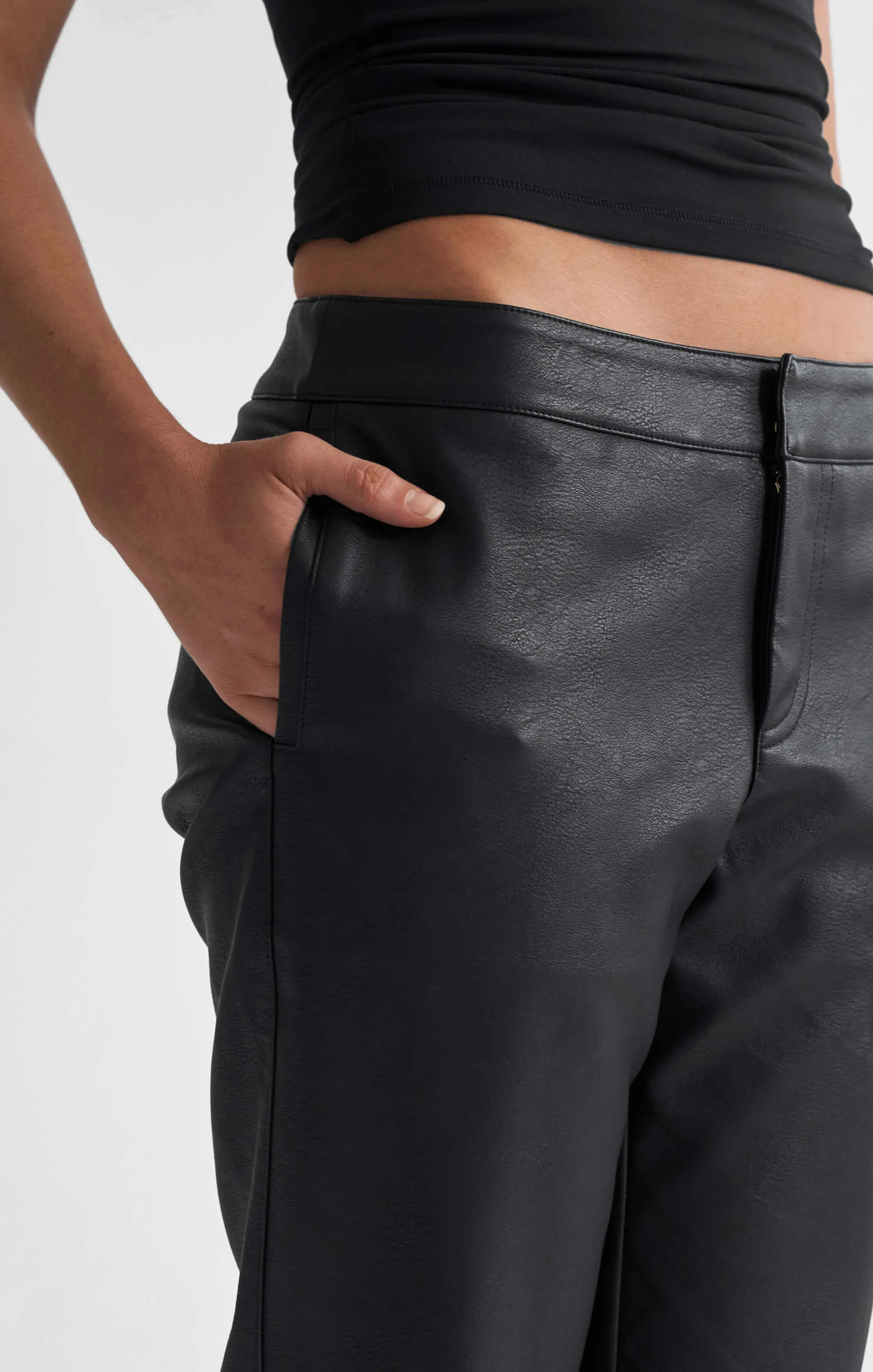 THE PEBBLED™ VEGAN LOW RISE PANT