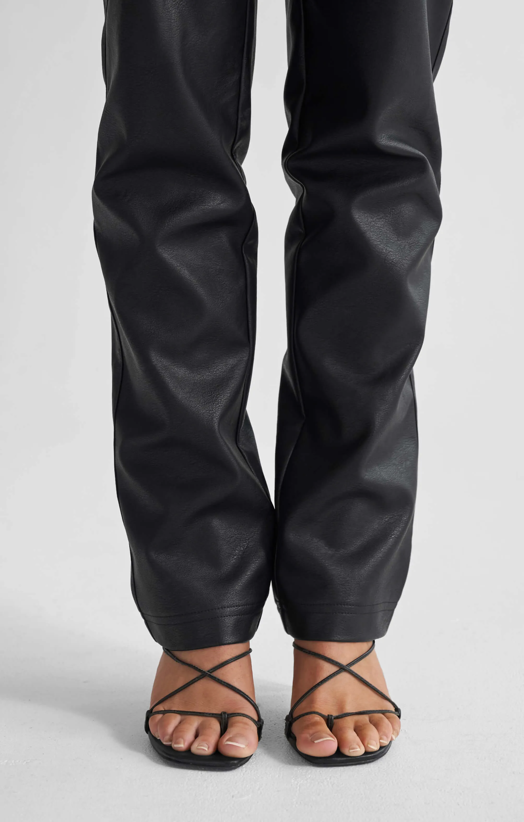 THE PEBBLED™ VEGAN LOW RISE PANT