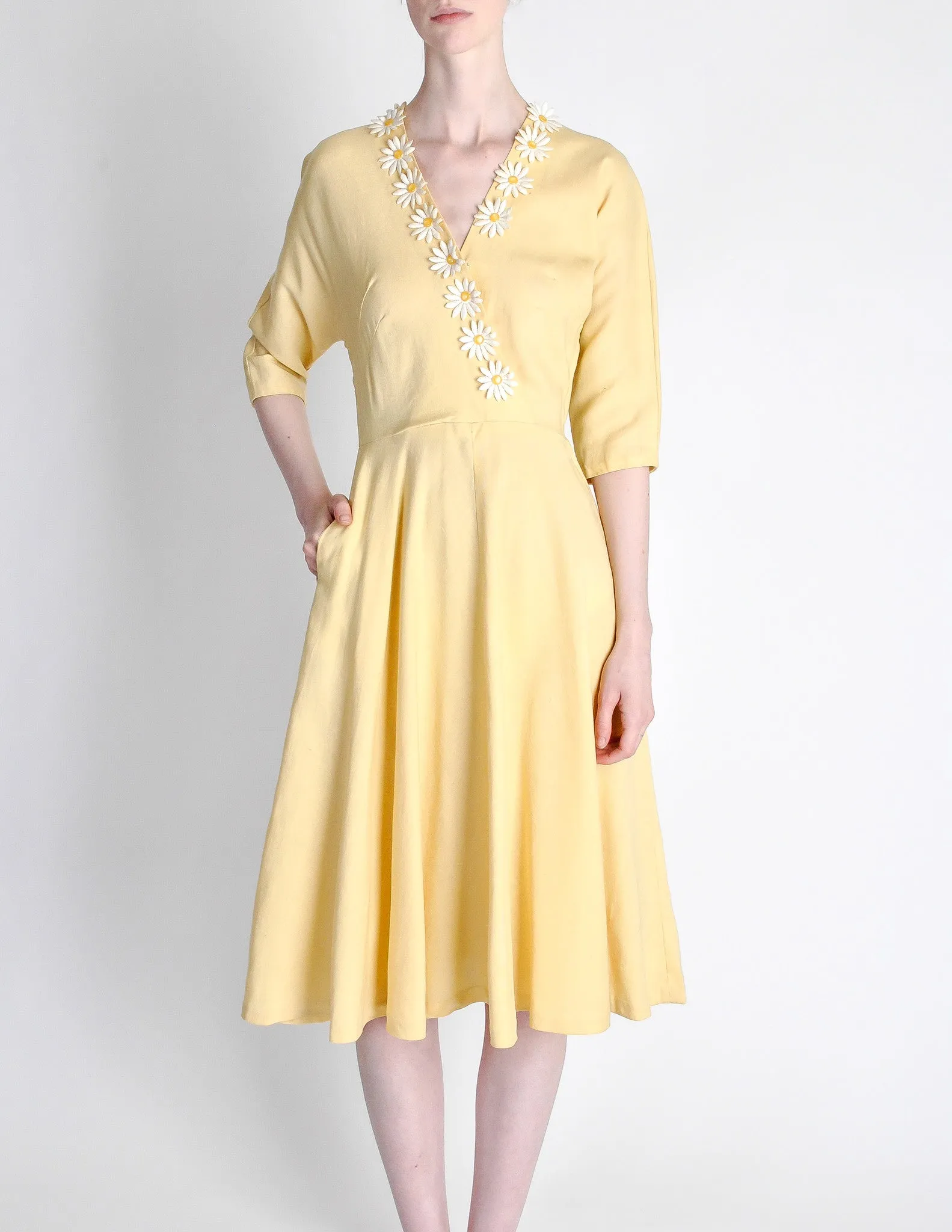 Vintage 1940s Yellow Linen Daisy Dress